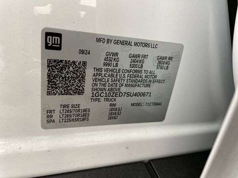 New 2025 Chevrolet Silverado EV LT image 36