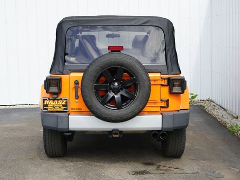 Used 2012 Jeep Wrangler Unlimited Sahara w/ Dual Top Group AWD/4WD image 5