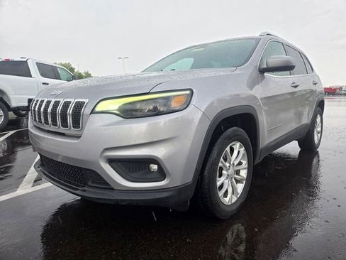 Used 2019 Jeep Cherokee Latitude w/ Cold Weather Group AWD/4WD image 2
