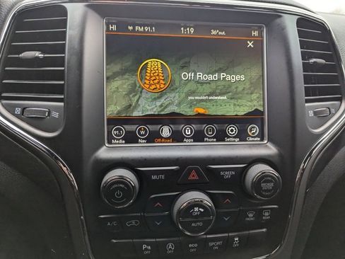 Used 2018 Jeep Grand Cherokee Laredo image 15