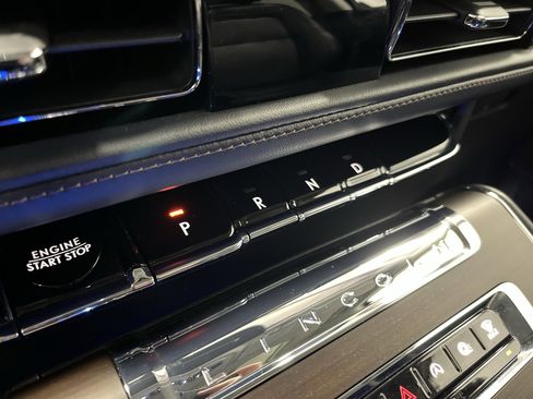 Used 2025 Lincoln Aviator Reserve AWD/4WD image 22