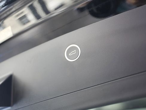 Used 2018 Tesla Model X P100D image 51