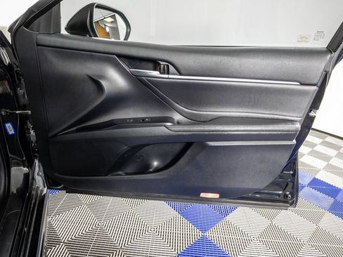 Used 2018 Toyota Camry XSE FWD image 14