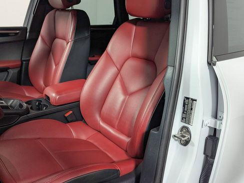 Used 2024 Porsche Macan Base image 17