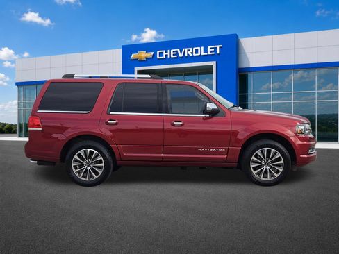 Used 2016 Lincoln Navigator Select RWD image 7