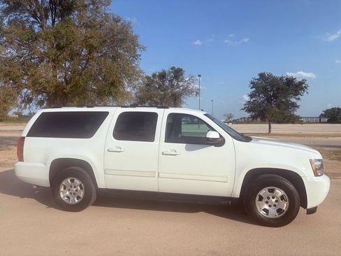Used 2013 Chevrolet Suburban LS RWD image 46