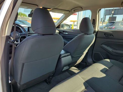 Used 2025 Nissan Altima 2.5 SV FWD image 14