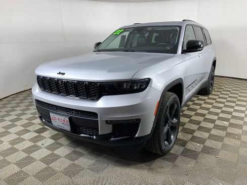 Used 2022 Jeep Grand Cherokee L Limited w/ Luxury Tech Group II AWD/4WD image 16