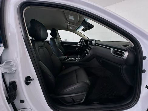 Certified 2025 Genesis G70 2.5T image 29