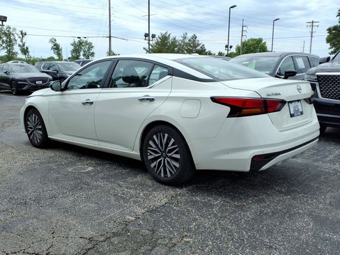 Used 2025 Nissan Altima 2.5 SV FWD image 6