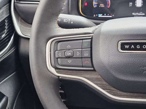 Used 2023 Jeep Wagoneer Series III w/ Preferred Equipment Group image 21