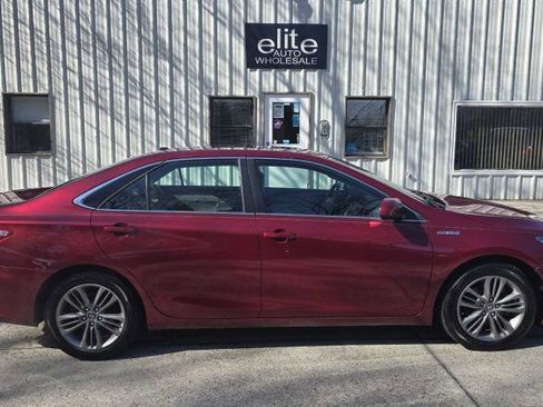 Used 2015 Toyota Camry SE w/ Moonroof Package image 6