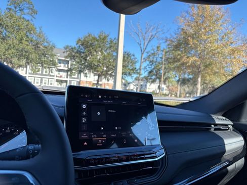 New 2026 Jeep Compass Limited image 25