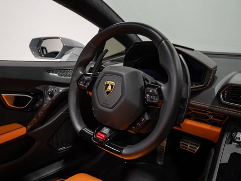 Used 2021 Lamborghini Huracan EVO RWD image 76