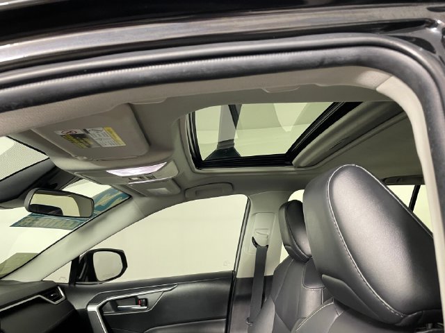 Used 2022 Toyota RAV4 XLE Premium AWD/4WD image 16