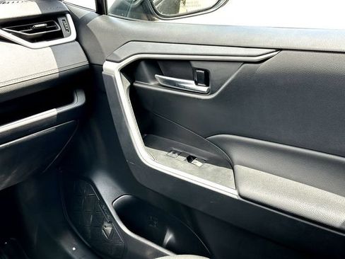 Used 2025 Toyota RAV4 XLE FWD image 27
