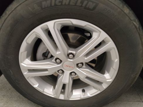 Used 2024 GMC Terrain SLE FWD image 31