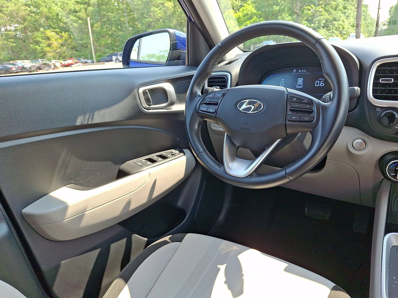 Certified 2024 Hyundai Venue SEL FWD image 15