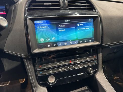 Used 2019 Jaguar F-PACE R-Sport image 20