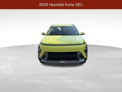 Used 2024 Hyundai Kona SEL AWD/4WD image 2