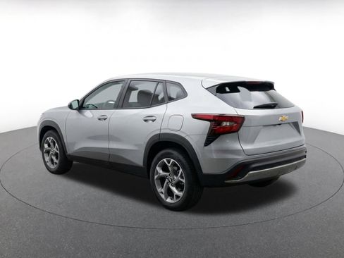 Used 2025 Chevrolet Trax LT FWD image 7