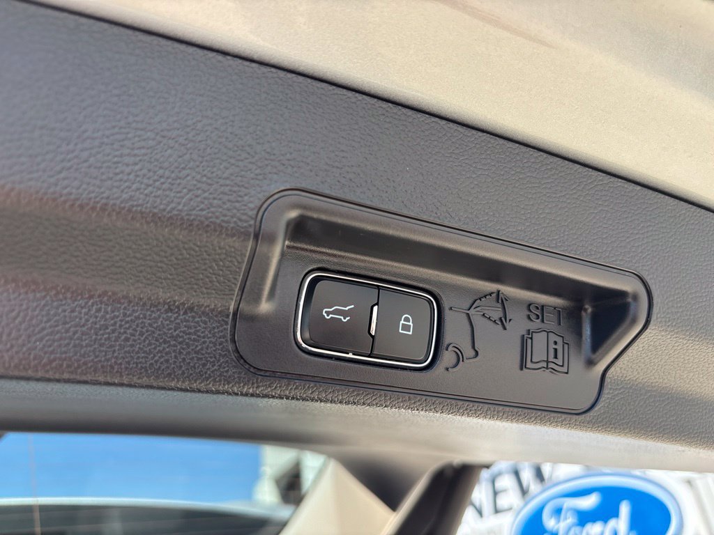 Used 2025 Ford Explorer Active w/ Active Comfort Package AWD/4WD image 32