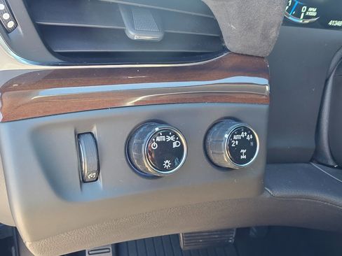 Used 2020 Cadillac Escalade Luxury image 13
