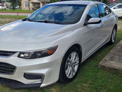 Used 2017 Chevrolet Malibu LT FWD image 4