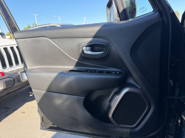Used 2023 Jeep Renegade Latitude AWD/4WD image 13