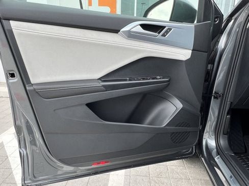 New 2025 Volkswagen Taos SE image 11