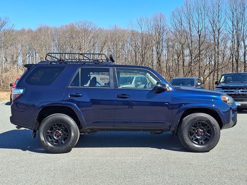 Used 2021 Toyota 4Runner Venture w/ Moonroof Package image 7