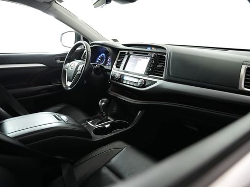 Used 2018 Toyota Highlander XLE image 55