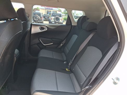 Used 2020 Kia Soul LX FWD image 11