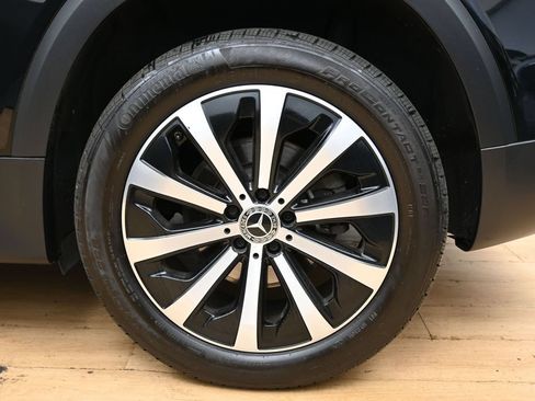 Used 2022 Mercedes-Benz GLB 250 w/ Premium Package Lite image 16