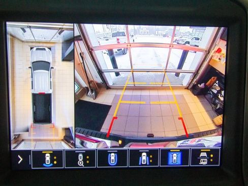 Used 2022 GMC Sierra 3500 Denali w/ Denali Ultimate Package image 15