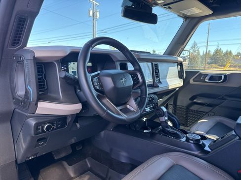Used 2024 Ford Bronco Wildtrak image 8