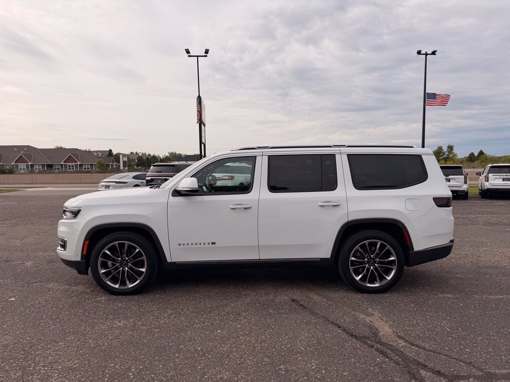 Used 2022 Jeep Wagoneer Series III w/ Premium Group I AWD/4WD image 9