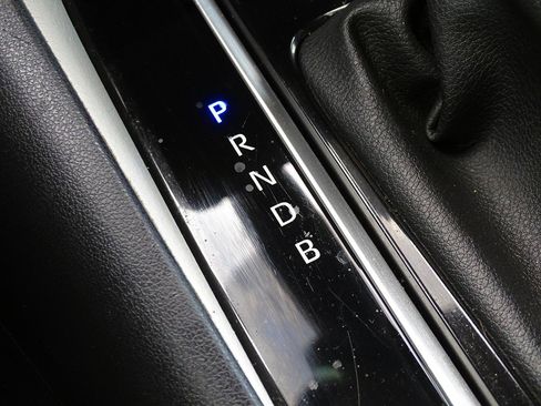 Used 2022 Toyota Corolla LE FWD image 32