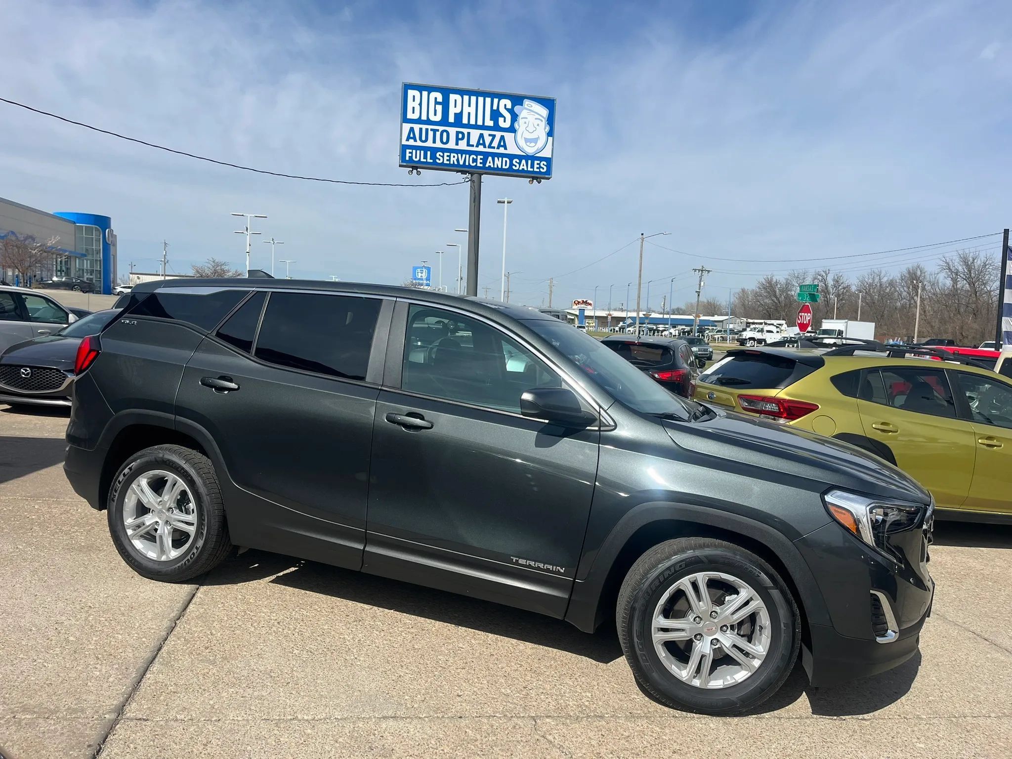 Used 2021 GMC Terrain SLE FWD image 2