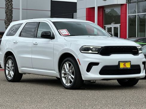 Used 2023 Dodge Durango GT image 2