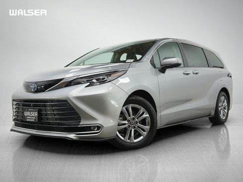 Used 2024 Toyota Sienna Platinum image 1
