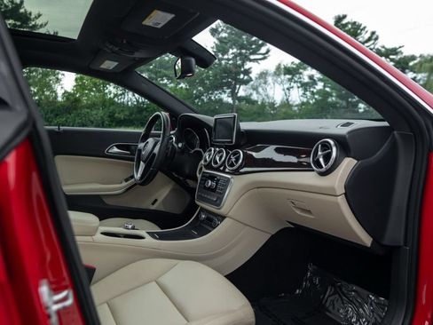 Used 2014 Mercedes-Benz CLA 250 image 21