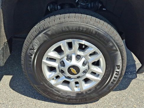 Used 2025 Chevrolet Silverado 2500 LT w/ Convenience Package AWD/4WD image 9