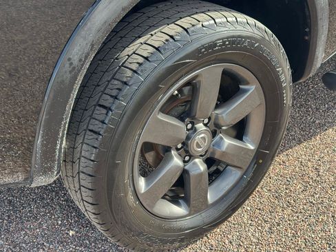 Used 2015 Nissan Titan SV w/ SV Value Truck Package image 20