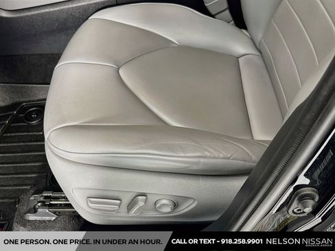 Used 2021 Toyota Highlander XLE FWD image 18