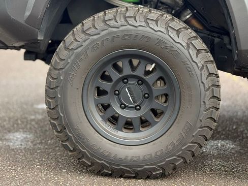 Used 2018 Toyota Tacoma SR5 AWD/4WD image 9