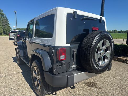 Used 2017 Jeep Wrangler Sahara w/ Quick Order Package 24E Chief AWD/4WD image 11