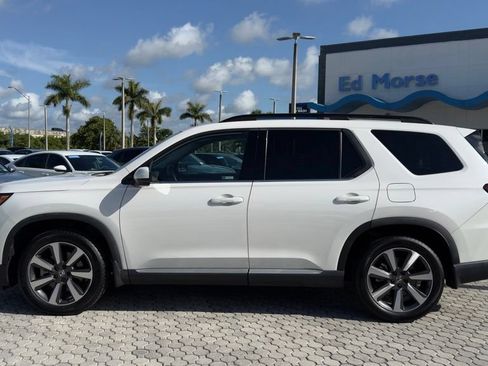 Used 2024 Honda Pilot Touring image 3