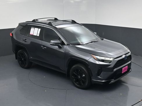 Used 2024 Toyota RAV4 SE image 15
