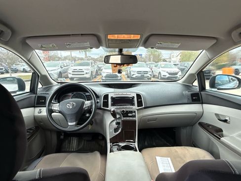 Used 2010 Toyota Venza image 12